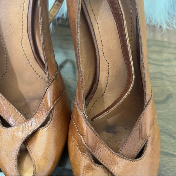 Givenchy Tan Leather Stilettos - Picture 5 of 16